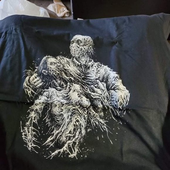 T shirts - Picture 2 of 3